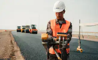 Поддержка новой Конституции в 'Ақ жол құрылыс': Влияние на трудовые отношения и будущее компании в Мангистау