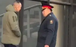 Министр внутренних дел Кыргызстана оштрафован за курение в общественном месте: пример для граждан или нарушение закона?