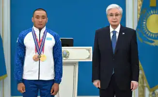 Зимний герой на пьедестале: Токаев наградил Ербола Хамитова за триумф на Паралимпийских играх