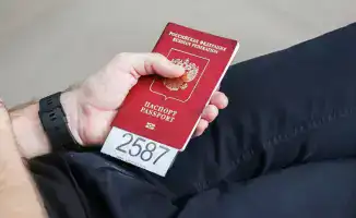 Первый заместитель министра иностранных дел Казахстана Ержан Ашыкбаев прокомментировал сообщения о массовой депортации россиян, прибывших в страну, опровергнув слухи и заявив, что никаких массовых депортаций не происходит.