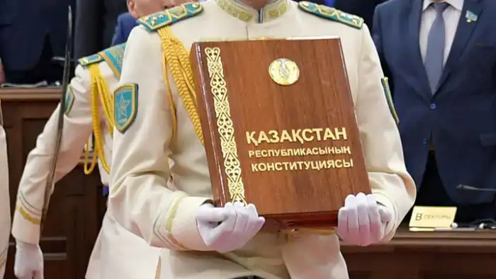 Токаев: Языковые споры — лишь тени на пути к новой Конституции