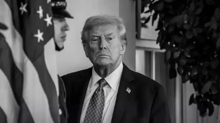 Американский лидер Дональд Трамп предупредил Иран о возможности новых военных ударов и уничтожении кораблей, заявив о намерении развернуть военные корабли совместно с другими странами для обеспечения безопасности в регионе.