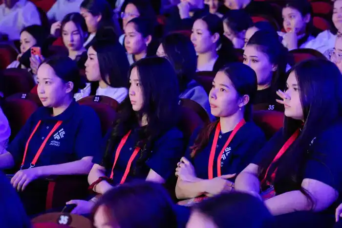 Студенты Астаны зажгли на фестивале КВН-лиги «ЖасStar»