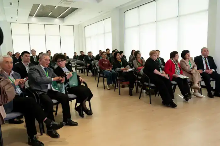 В Уральске прошли презентация научных рекомендаций по озеленению города и обучающий семинар (2)