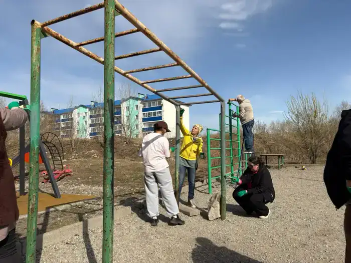 Жители Риддера на субботнике собрали более 5 тонн мусора (7)