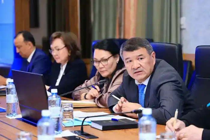 В акимате Карагандинской области обсудили проблему детских суицидов (2)