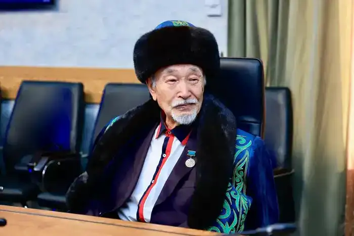 Ермаганбет Булекпаев поздравил с юбилеем заслуженного артиста Казахстана Ергали Жуниспекова (4)