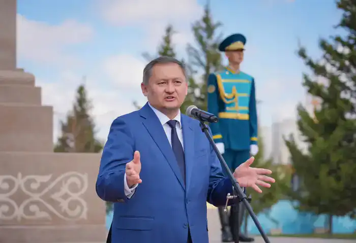 День науки: в Астане состоялась церемония возложения цветов в память о Каныше Имантаевиче Сатпаеве (8)