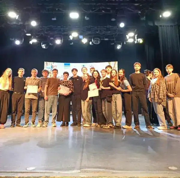 «Обыкновенное чудо»: школьники из Караганды завоевали Гран-при на Международном фестивале детских театров (2)