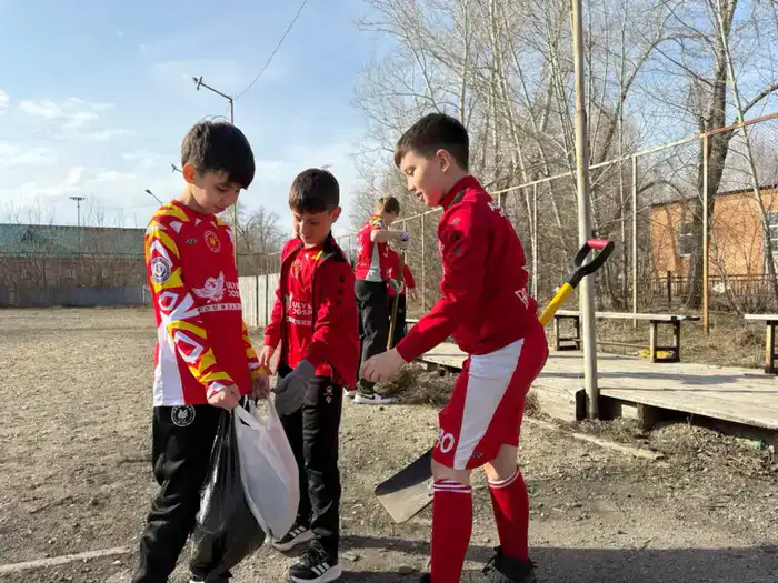 Жители Риддера на субботнике собрали более 5 тонн мусора (8)