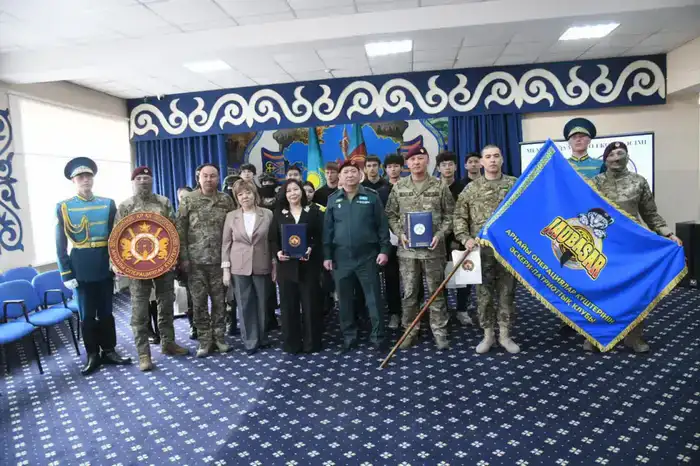 Столичная школа №13 и войсковая часть 22750 подписали меморандум о создании военно-патриотического клуба