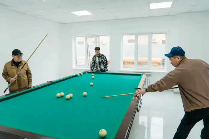 Серик Шапкенов ознакомился с новым зданием центра активного долголетия в Атырау (2)