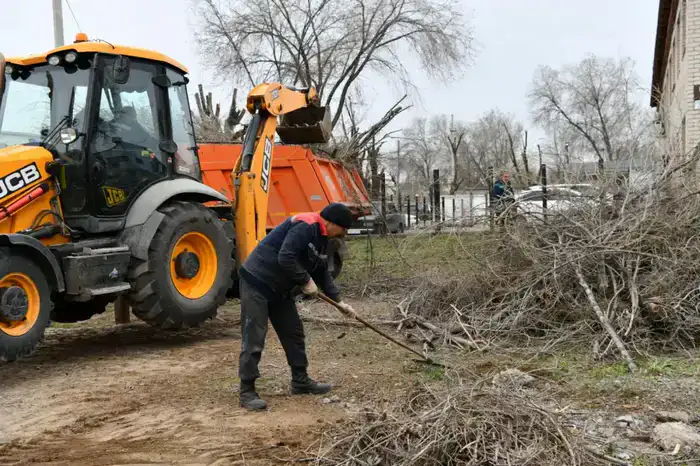 Таза Қазақстан: около 40 тысяч актюбинцев приняли участие в субботниках (7)
