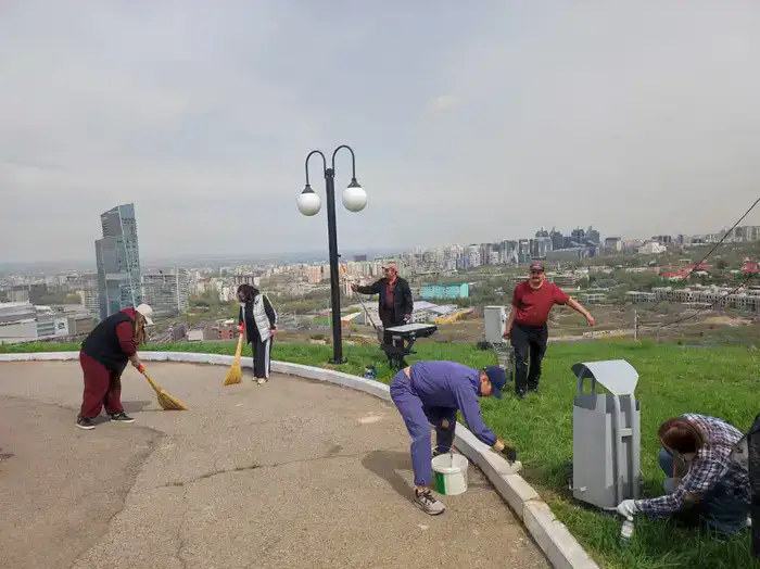 Чистота на высоте: у трамплинов в Алматы прошел яркий субботник (3)