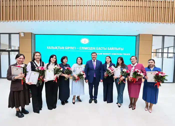 Золотые перья благодарности: активисты получили награды за вклад в будущее страны