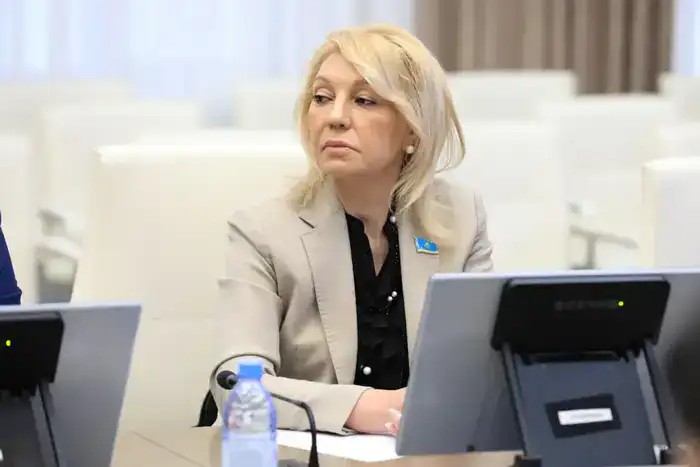 Обсуждение бюджета и экономического развития Актюбинской области с сенаторами Казахстана