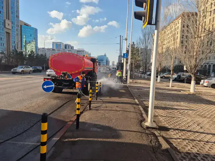 В Астане продолжается масштабная уборка после зимы (5)