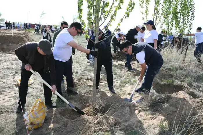 30 тысяч жителей Алматинской области вышли на масштабный субботник (2)