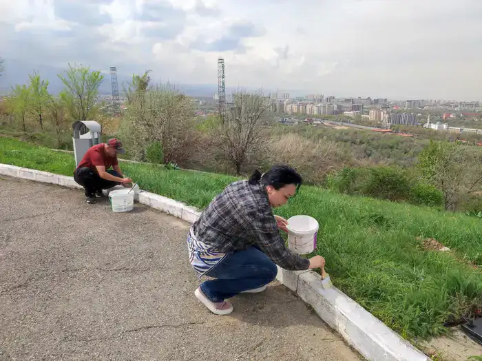 Чистота на высоте: у трамплинов в Алматы прошел яркий субботник (5)