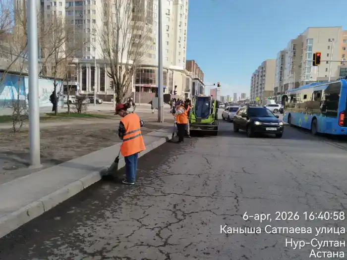В Астане продолжается масштабная уборка после зимы (6)