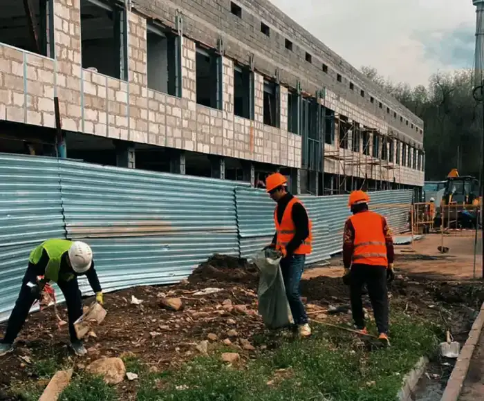 В городе прошли субботники на строительных объектах (2)