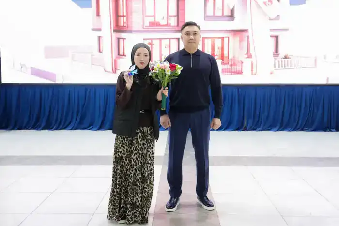 В Шымкенте новые семьи получили ключи от квартир в рамках государственной программы поддержки