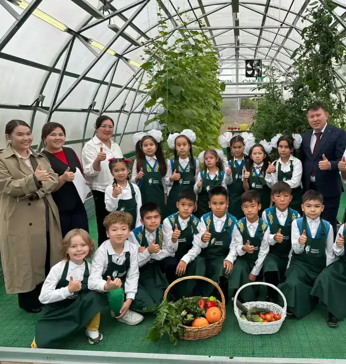 Новый формат экологического воспитания школьников в Астане: необычный классный час прошел в теплице (5)