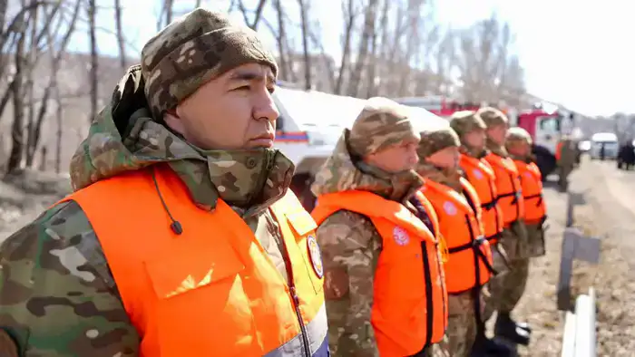 Аким ВКО проверил ход противопаводковых работ в районах региона (10)
