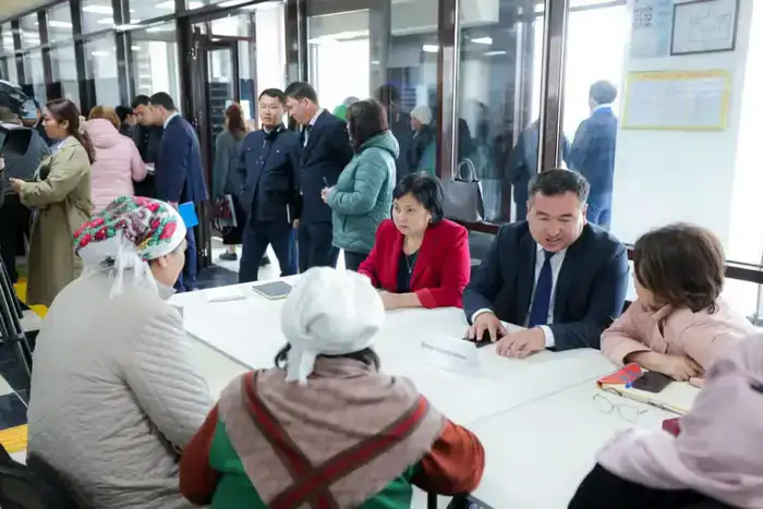 ПРИЁМ ГРАЖДАН: РАССМОТРЕНО БОЛЕЕ 150 ОБРАЩЕНИЙ (8)