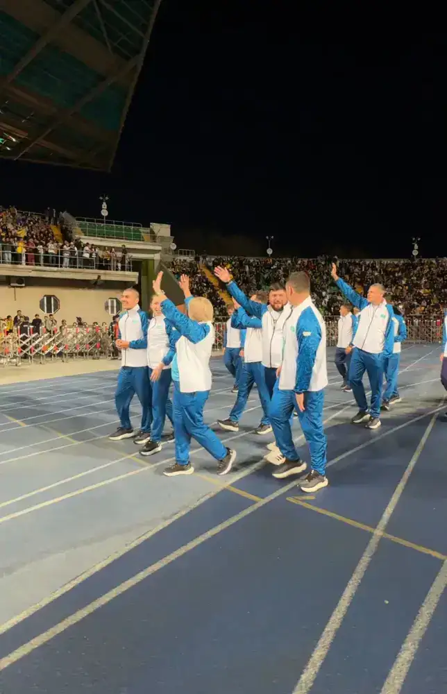 Паралимпийцы — участники зимних Игр стали почётными гостями матча в Алматы (5)