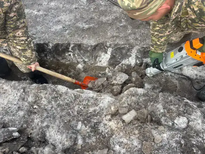 Бойцы теробороны активно укрепляют дамбы в условиях паводковой угрозы