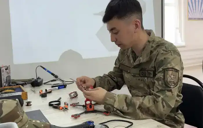 В Карагандинском вузе готовят операторов БПЛА: на военной кафедре открыто новое направление подготовки (4)