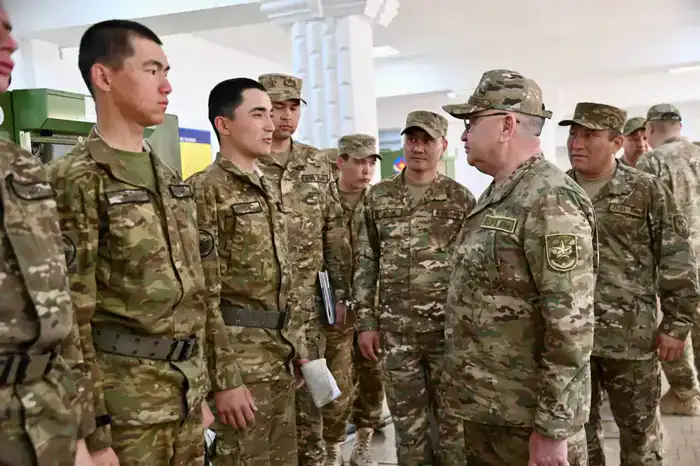 Акцент на дисциплину и устойчивость: заместитель министра обороны определил приоритеты воспитательной работы в Гвардейском гарнизоне (5)