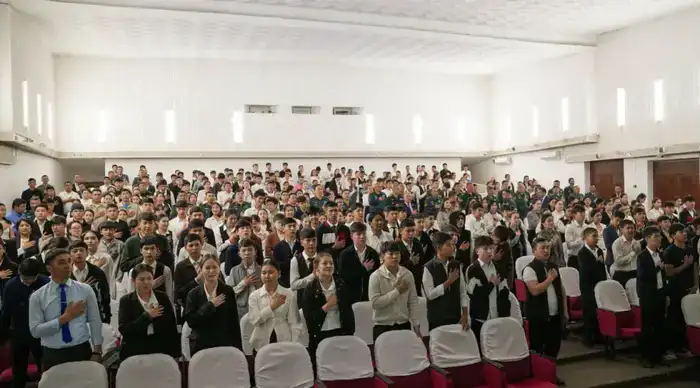 Корни патриотизма: военнослужащие Минобороны в Жанакоргане встречаются с молодым поколением и сажают деревья