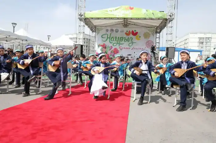 В Алматы запустили «Тамырлас»: педагоги и молодежь высадили «Аллею наставничества» (2)