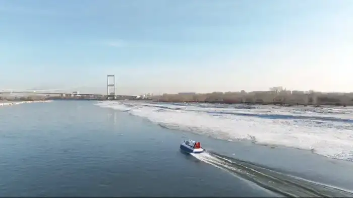 На льду спасено 40 человек (9)