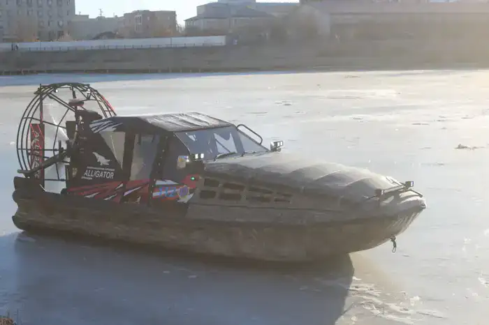 На льду спасено 40 человек (8)