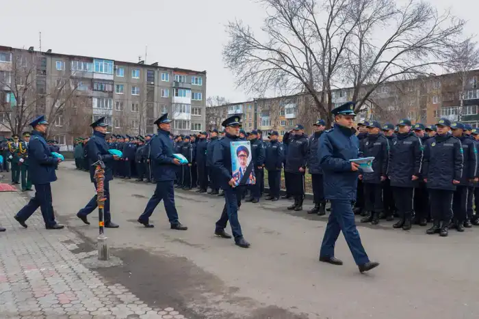 В областном центре Восточного Казахстана простились с Курматом Рахимовым (10)
