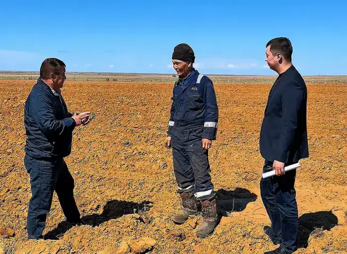 В Шалкарском районе набирают темпы весенне-полевые работы (3)