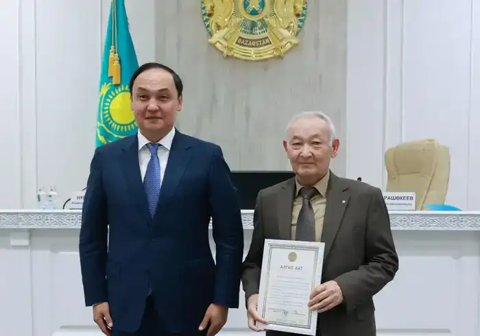 Ербол Карашукеев принял участие в очередной сессии областного маслихата (8)