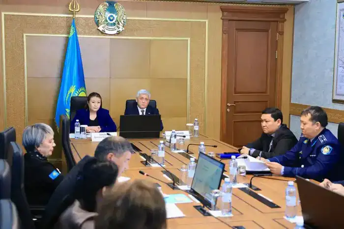 В акимате Карагандинской области обсудили проблему детских суицидов (5)