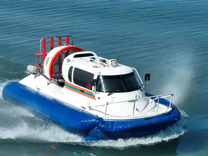 Спасатели МЧС патрулируют на озере Балхаше (2)