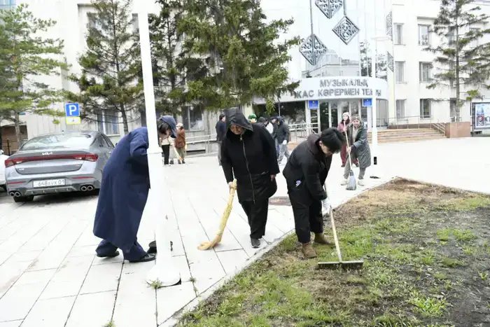 «Таза Қазақстан – наш общий дом»: деятели искусств Астаны провели субботник (4)