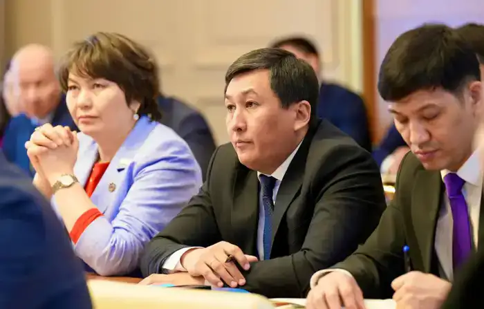 В акимате ВКО проверили ход выполнения поручений руководителей страны и области (6)