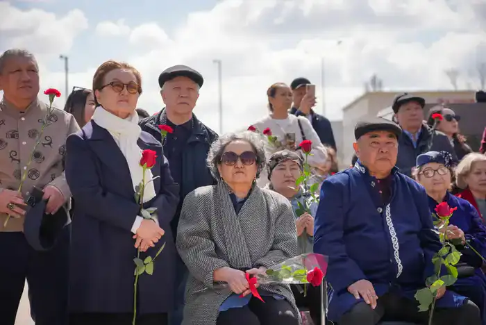 День науки: в Астане состоялась церемония возложения цветов в память о Каныше Имантаевиче Сатпаеве (5)