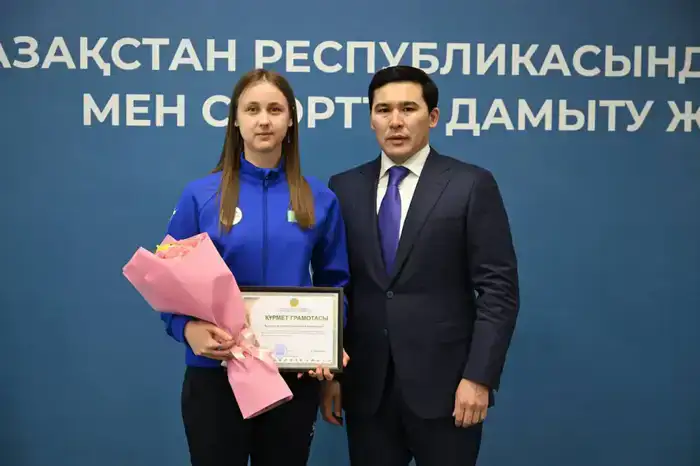 В Казахстане наградили спортсменов, вошедших в ТОП-10 на зимних Олимпийских и Паралимпийских играх (5)