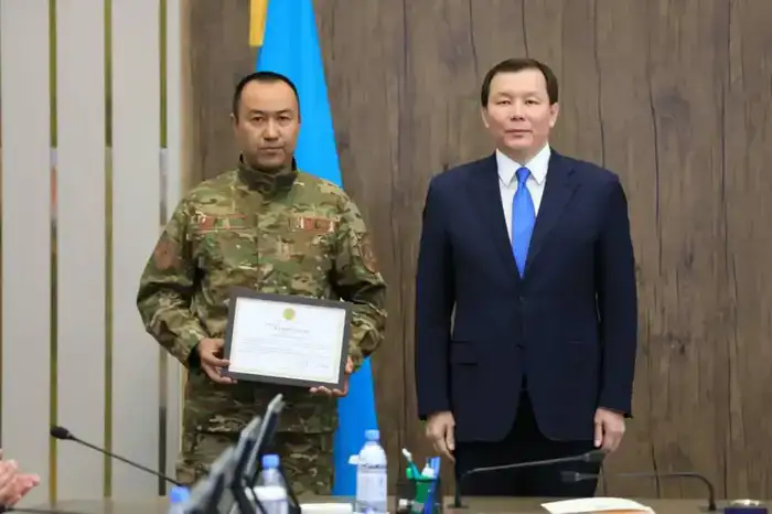 Актюбинские спасатели награждены за героизм при ликвидации пожара (5)