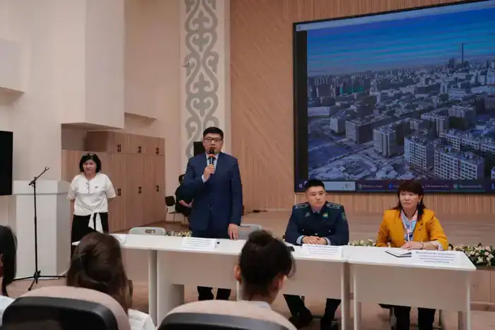 «У легких денег тяжелые последствия»: в Астане школьникам и студентам колледжей показали короткометражный фильм (5)