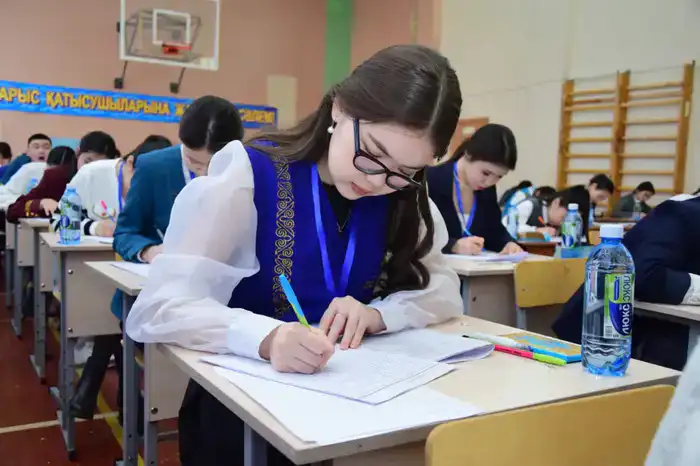 Заключительный этап олимпиады по гуманитарным предметам в Таразе для школьников 9-11 классов