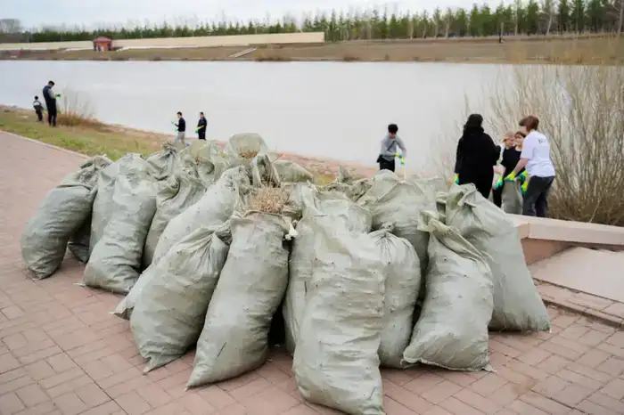 Астанчане поддержали экоинициативу: набережную Есиля очистили от мусора (2)